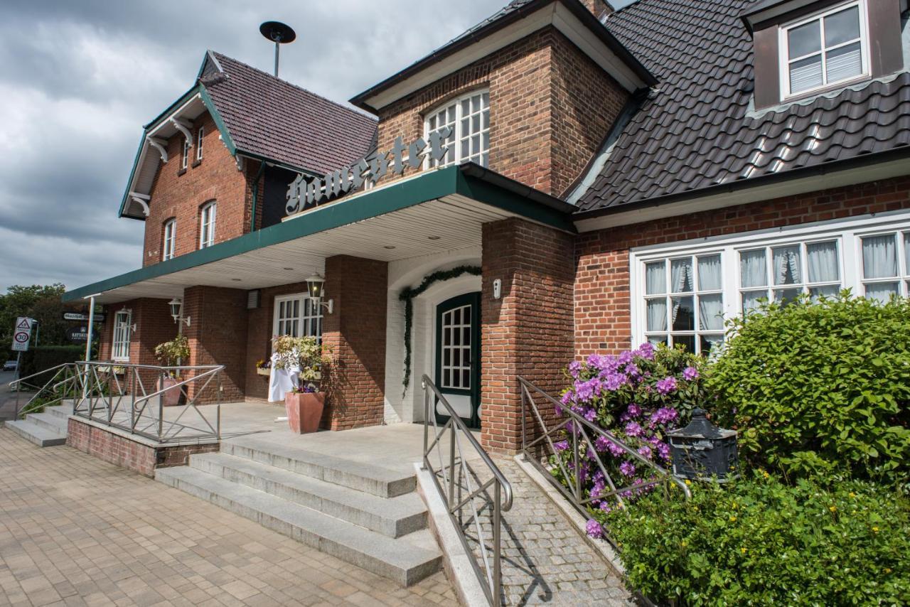 Landhaus Hamester - Hotel & Restaurant Basthorst  エクステリア 写真