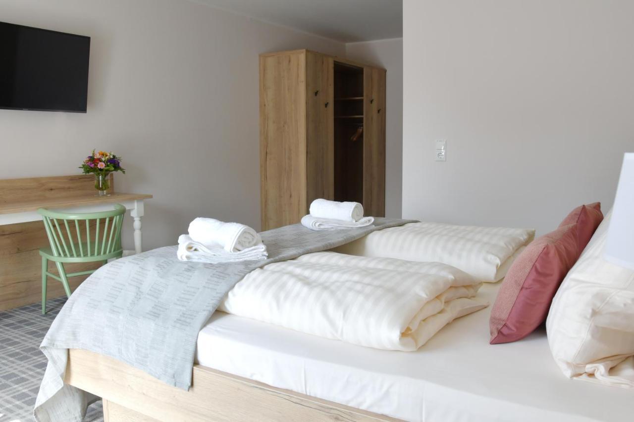 Landhaus Hamester - Hotel & Restaurant Basthorst  エクステリア 写真