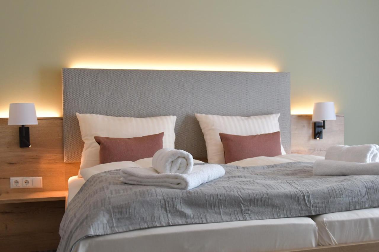 Landhaus Hamester - Hotel & Restaurant Basthorst  エクステリア 写真