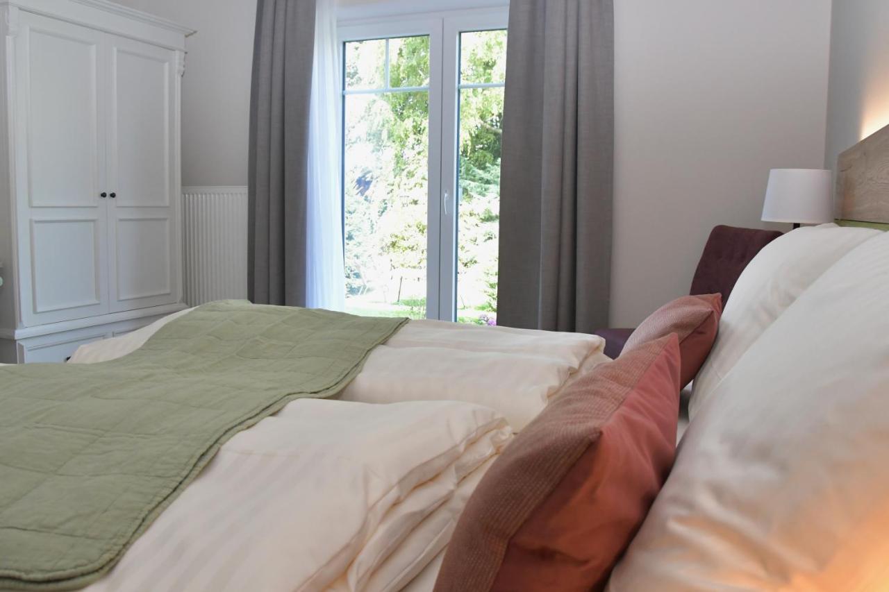Landhaus Hamester - Hotel & Restaurant Basthorst  エクステリア 写真