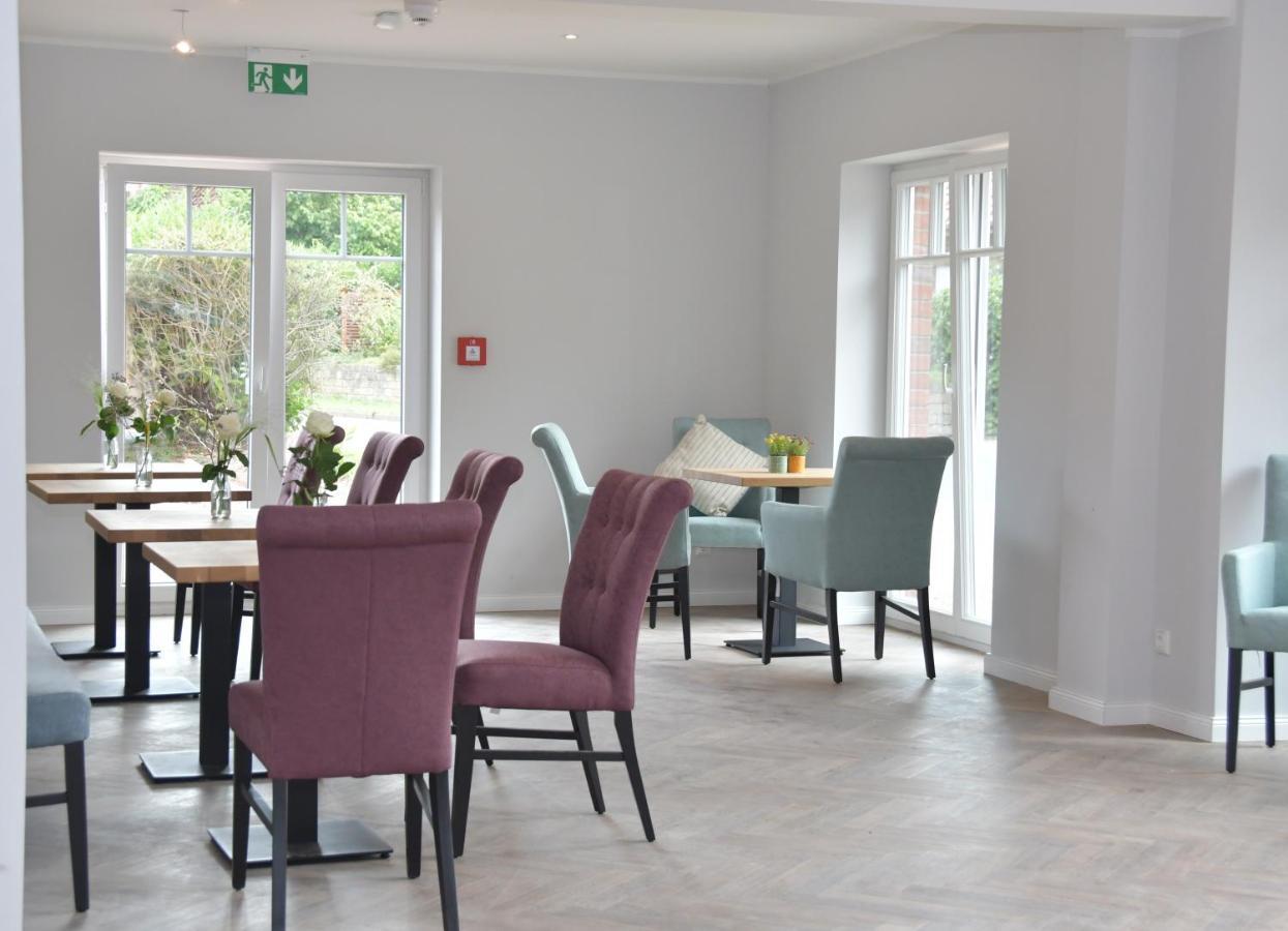 Landhaus Hamester - Hotel & Restaurant Basthorst  エクステリア 写真