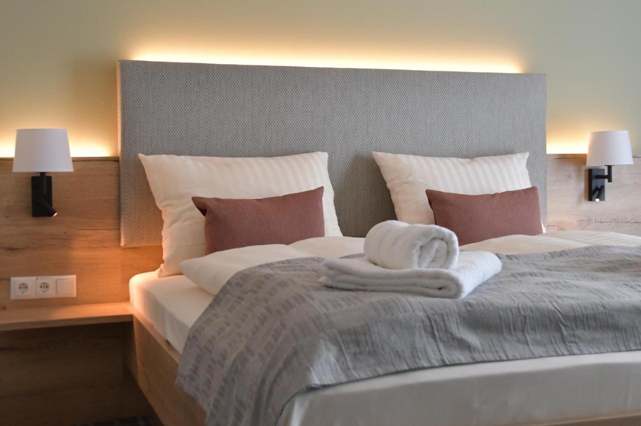 Landhaus Hamester - Hotel & Restaurant Basthorst  エクステリア 写真