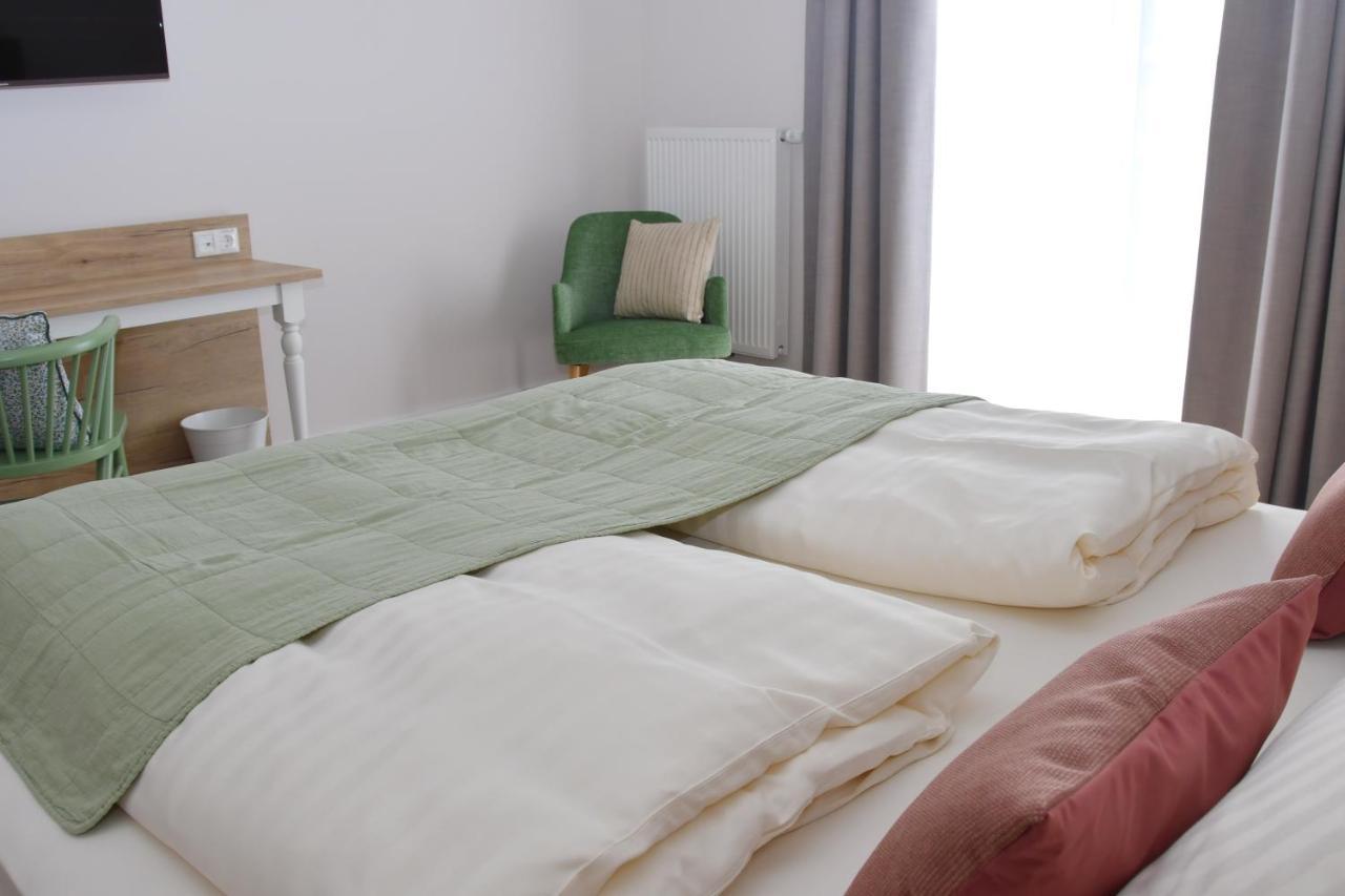 Landhaus Hamester - Hotel & Restaurant Basthorst  エクステリア 写真