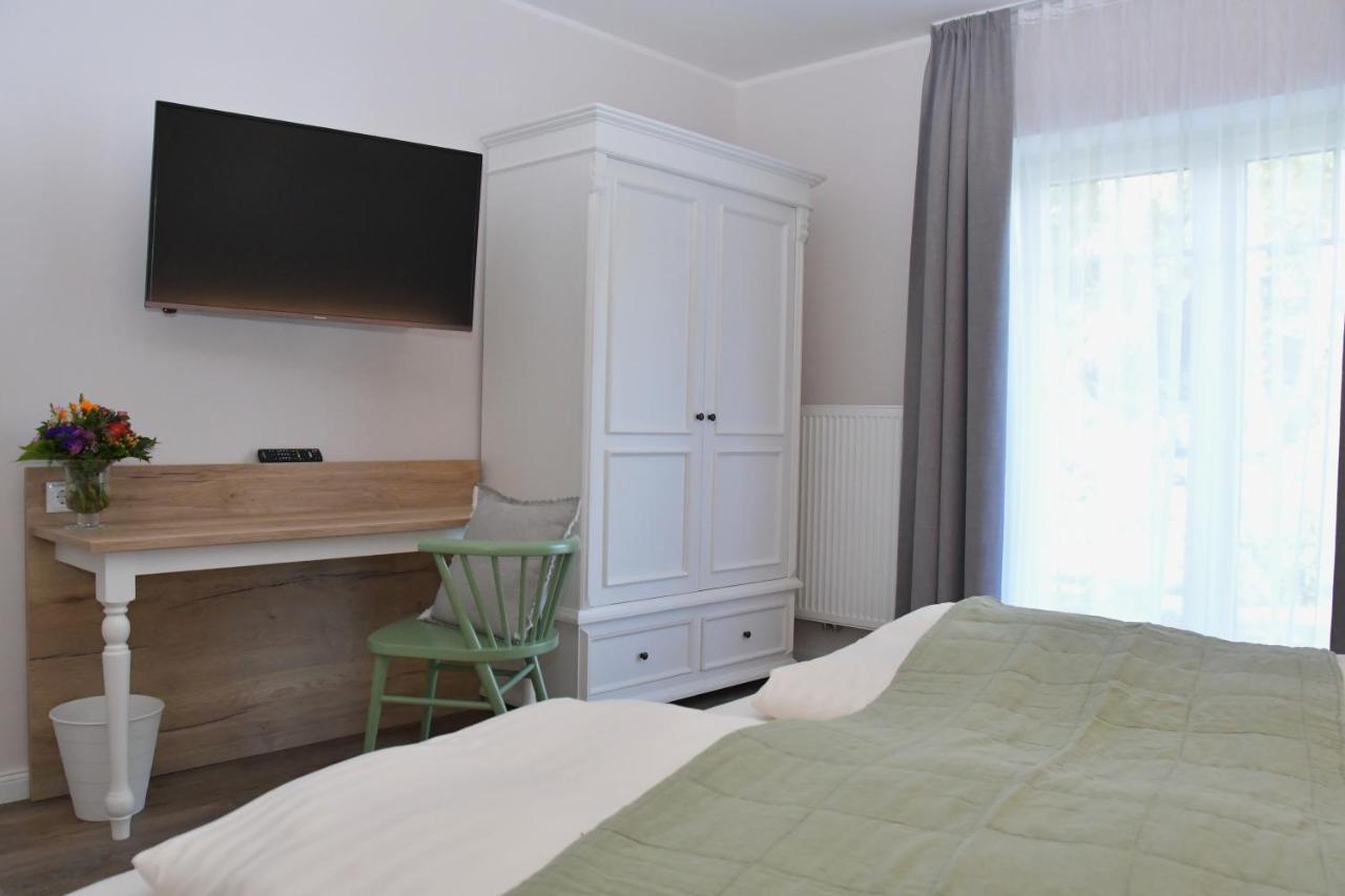 Landhaus Hamester - Hotel & Restaurant Basthorst  エクステリア 写真
