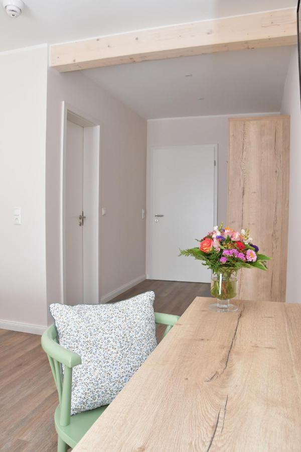 Landhaus Hamester - Hotel & Restaurant Basthorst  エクステリア 写真